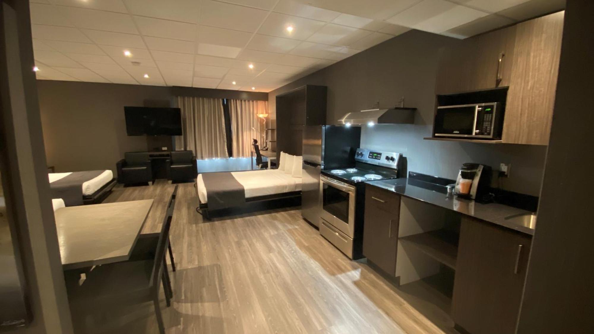 & Le Dauphin Hotel Drummondville