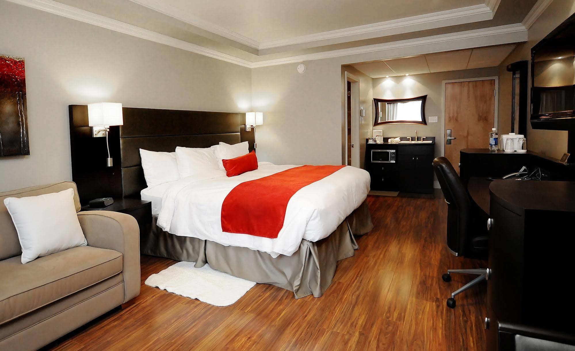 & Le Dauphin Hotel